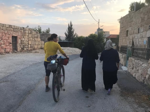 walking-with-locals