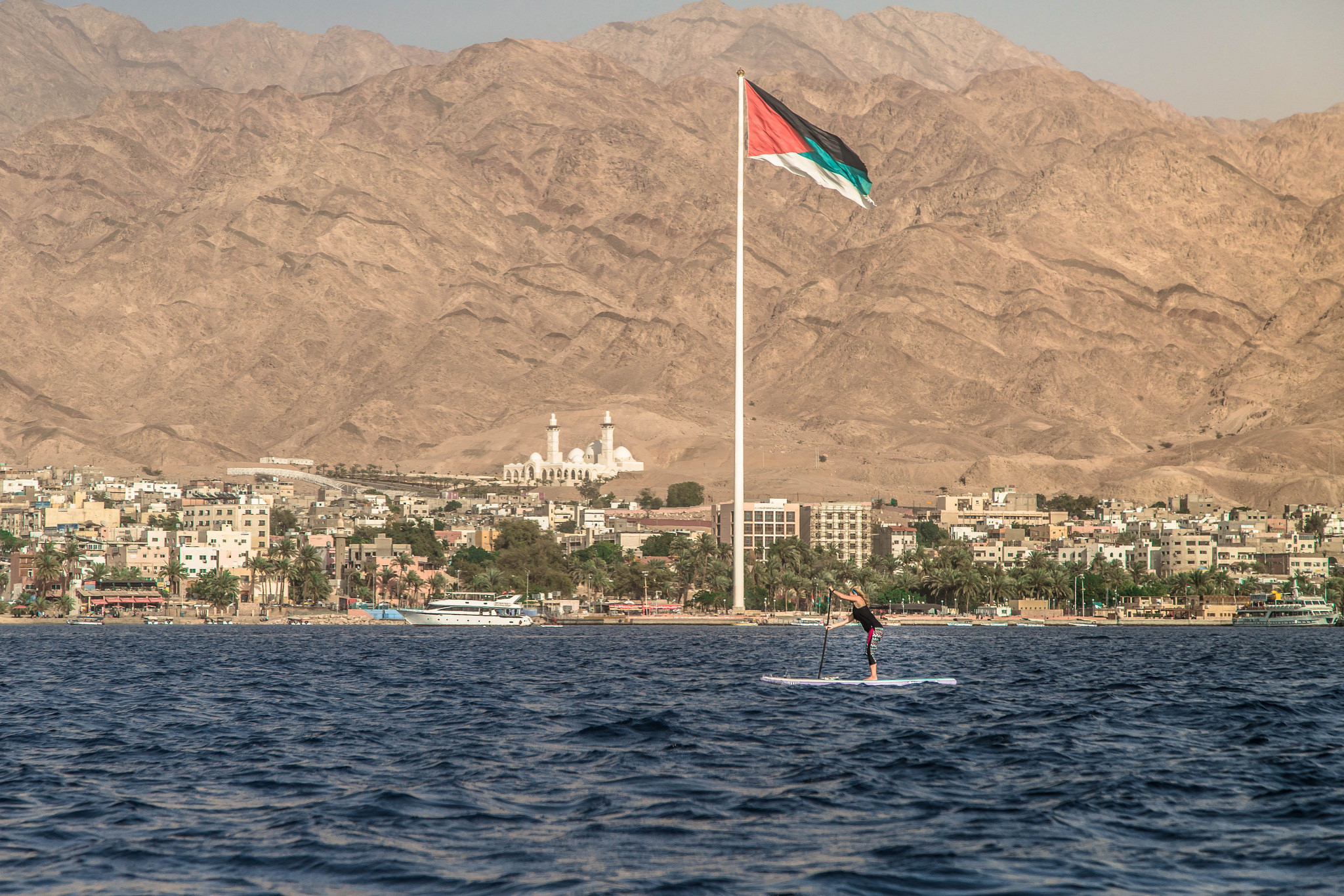 FW S4E10 - Jordan - SUP Aqaba Waterfront
